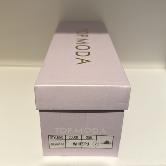 Elegant Pearl Embellished White Slide Sandals - Picture 5 of 5